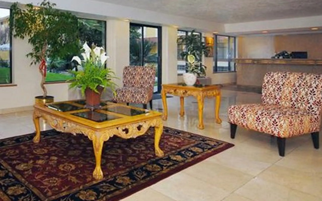 Quality Inn & Suites Bakersfield