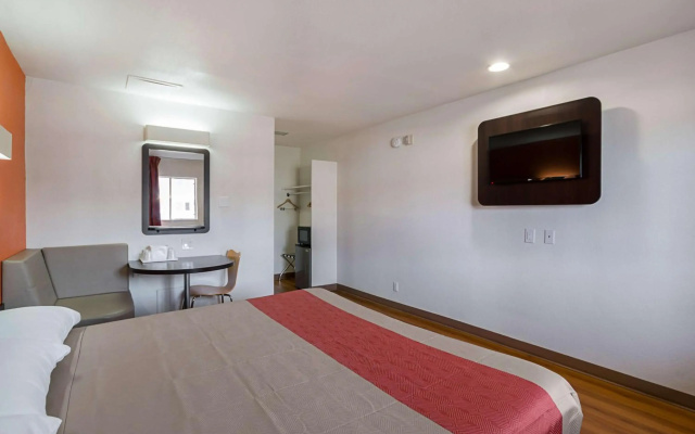 Motel 6 El Paso, TX - Airport - Fort Bliss