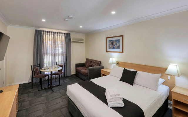Bushmans Motor Inn – Guest Rooms – Parkes