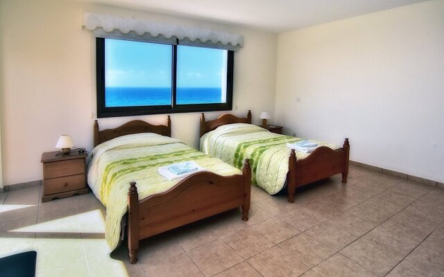 Villa Only 50m To The Sea, Sleeps 12, Polis