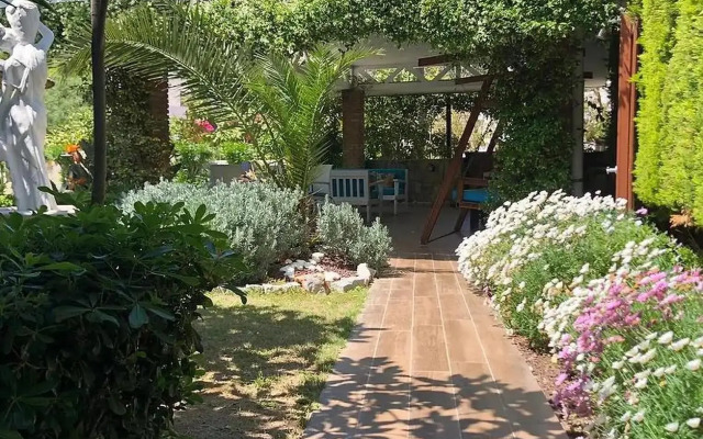 Liona Hotel