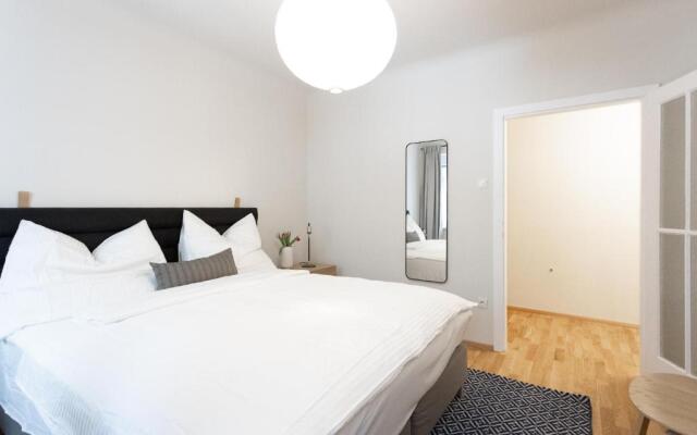 Stylish 1BR 1Bath Vienna Downtown Unbeatable Location