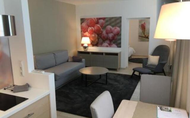 APARTMENTS42