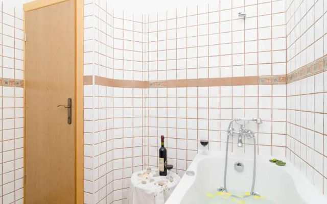 Authentic Villa With Private Pool,hot Tub,covered Terraces,panoramic View, Wi-fi