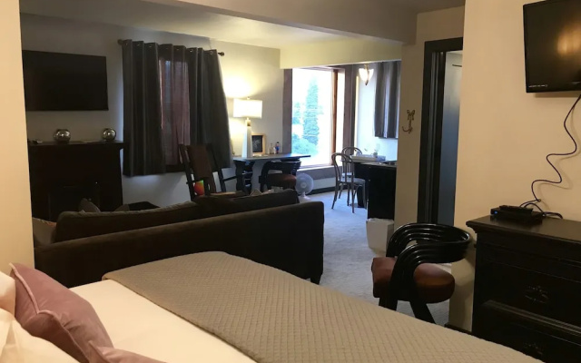 Colter's Lodge