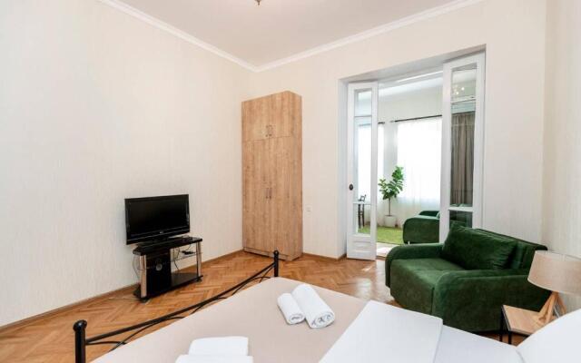 Bright and cozy 1BR apt in the heart of Tbilisi