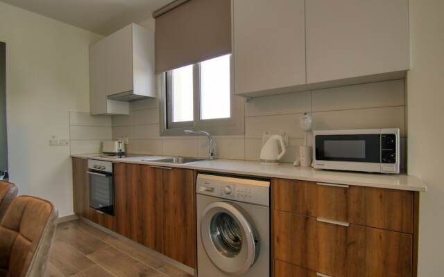 Phaedrus Living Coral Suites Aura