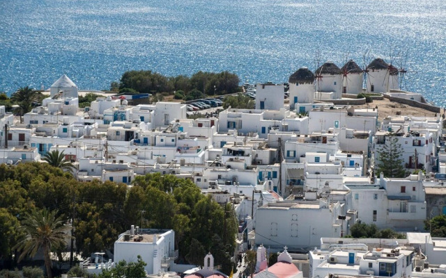 Alana Mykonos