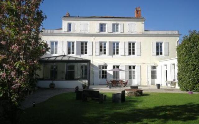 Chambres d'hôtes H De Surgeres