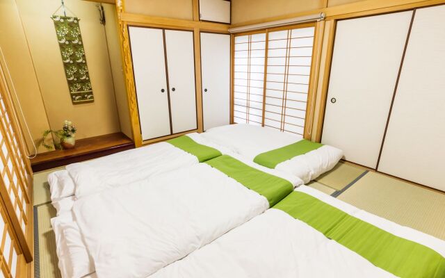 Bijou Suites Ferries Wheel View