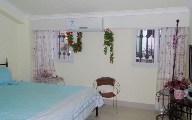 Romantic Huayuan Inn