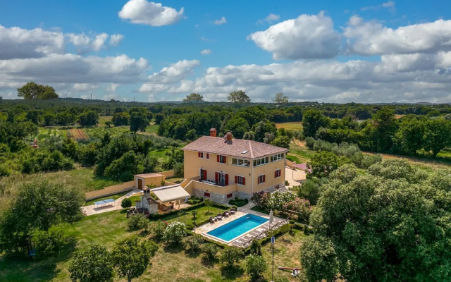 Pool Villa Divina in i an