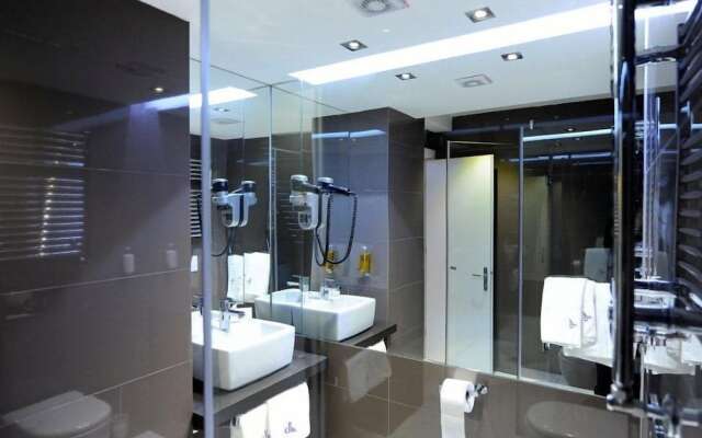 Plaza V Business and SPA