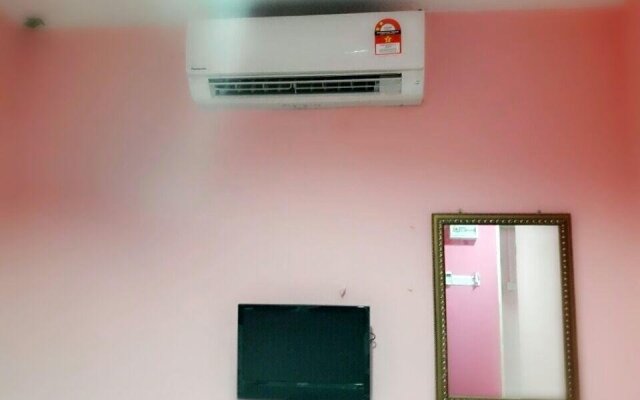 OYO Rooms Wonderland Foodstore Kuah