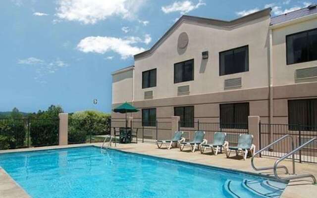 Comfort Inn & Suites Leeds I-20