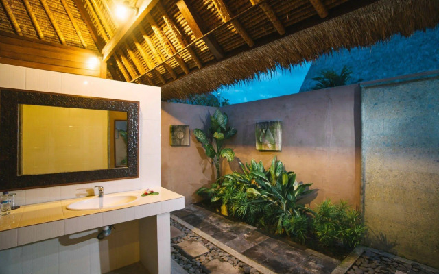 Lembongan Bay Shore Huts