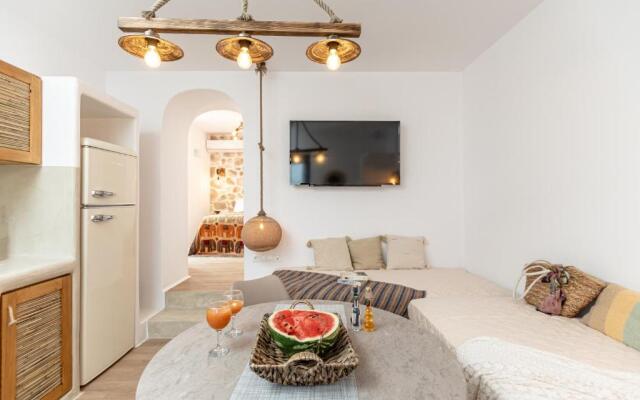 White Luxurious Apartment IΙI