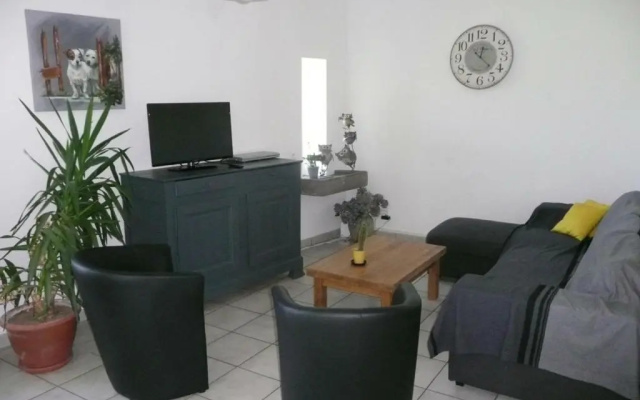 Gîte Saint-Just-la-Pendue, 4 pièces, 6 personnes - FR-1-496-52
