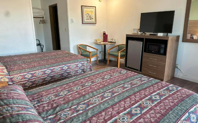 Captain John's Motel