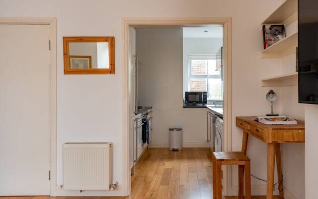 Bright and Spacious 2 Bedroom Flat