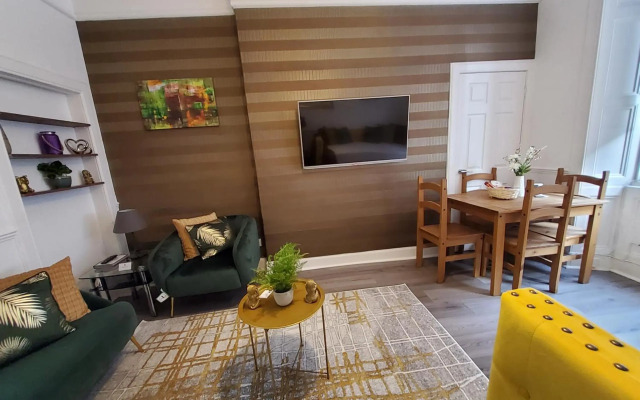 6 Separate beds, 2 baths -Leith Spectacular Apartment