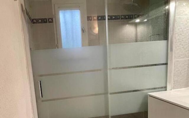 Pavillon à 400m de la plage avec piscine