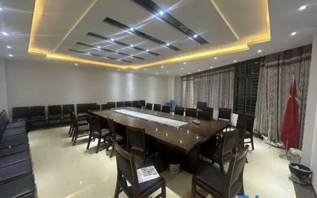 Luoping Hengyue Express Hotel