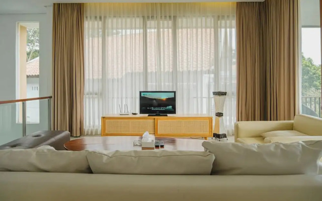 Oyama City View 4BR Villa with a Heated Pool