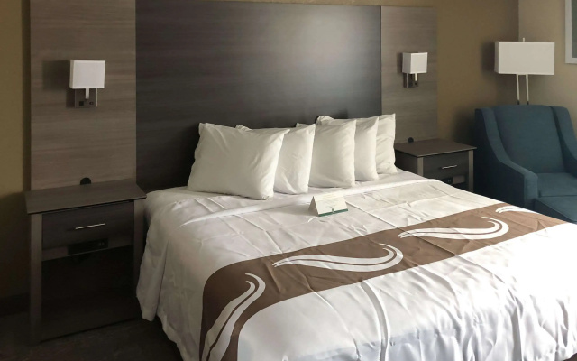 Quality Inn & Suites Roanoke - Fort Worth North