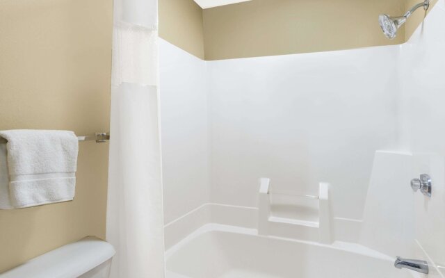 Super 8 By Wyndham Olney