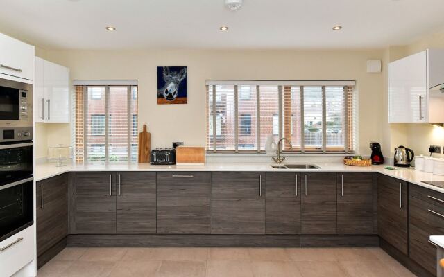 Just Stay Wales - Waterfront Townhouse