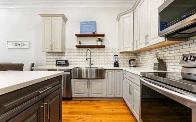 Chic Urban Retreat with Pool Steps to Bourbon St