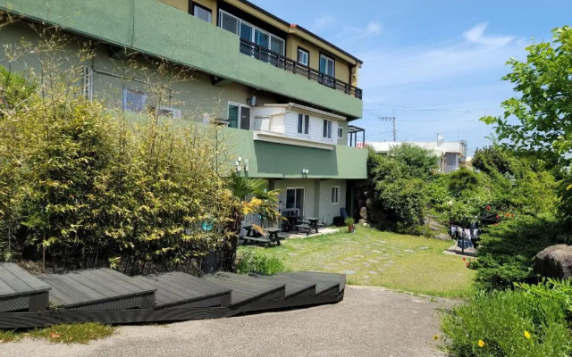 Jeju Oreum Pension