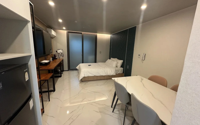 The on tourist hotel