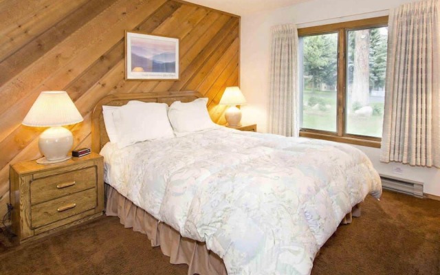 Snowcreek #059 - Near Shuttle & Activities