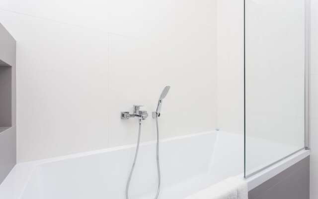 Mogilska Tower Apartment near Tauron Arena Krakow by InPoint