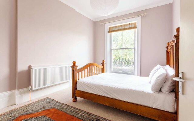 Cosy North Kensington Flat