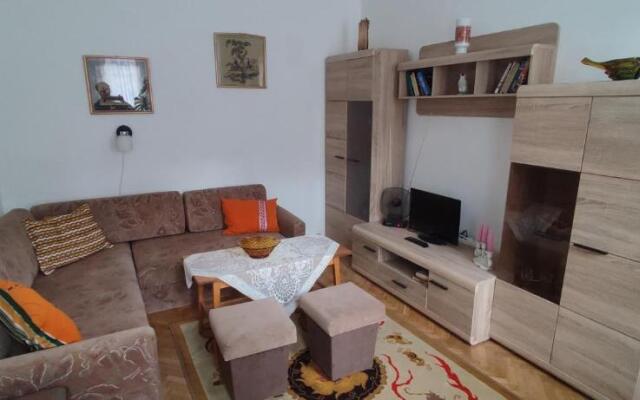 Júlia Apartman.