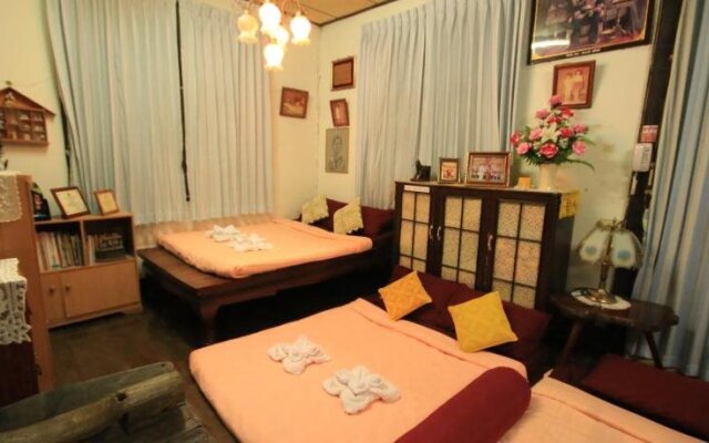 Norachan Guesthouse - female only