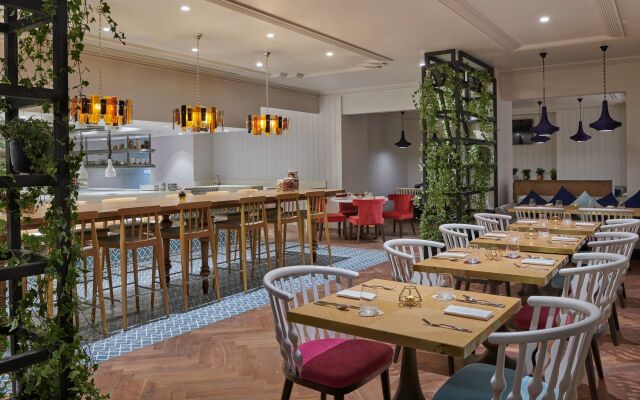 Hilton Salwa Beach Resort & Villas