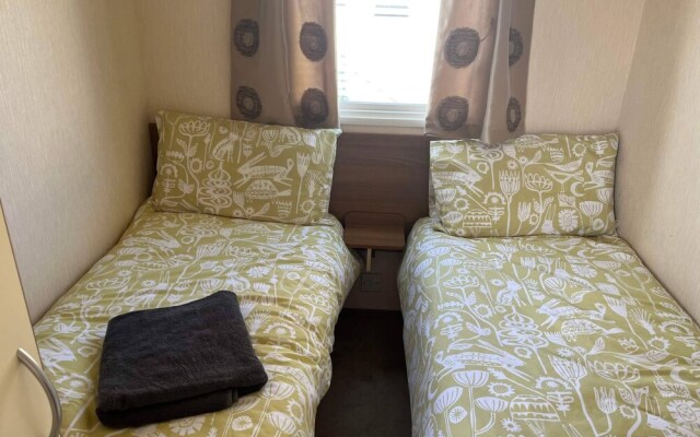Super 3 Bedroom Pet Friendly Caravan With Decking