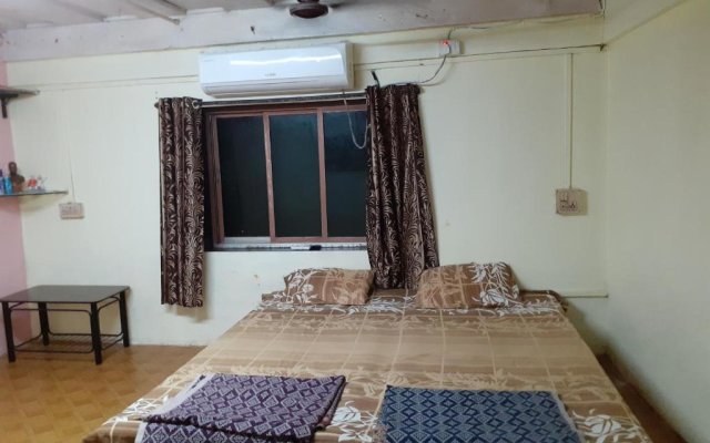 Nitish home stay ac room