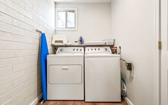 5BR Sleeps 10 Hot Tub Fire Pit Games & Walk to ASU