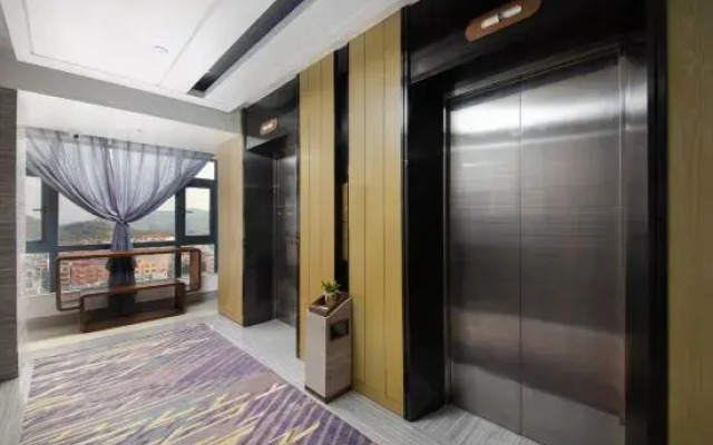 Yiyuan Lanbao Hotel Lingshui