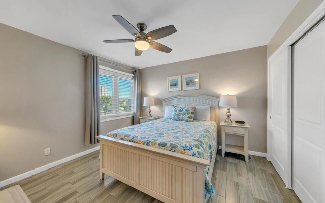 Lakefront 226 3 Bedroom Condo by Redawning