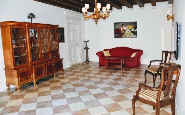 SUNce Palace Apartments with free offsite parking