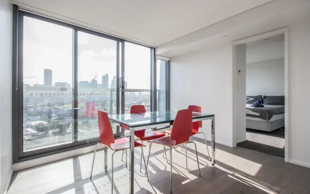 Modern 2 Bedroom Potts Point Apartment