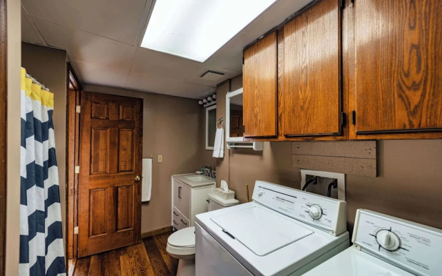 Redbud Retreat Amenity-filled Waterfront Home!