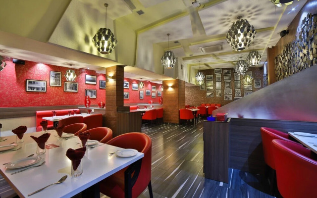 Hotel The Emerald by OYO Rooms