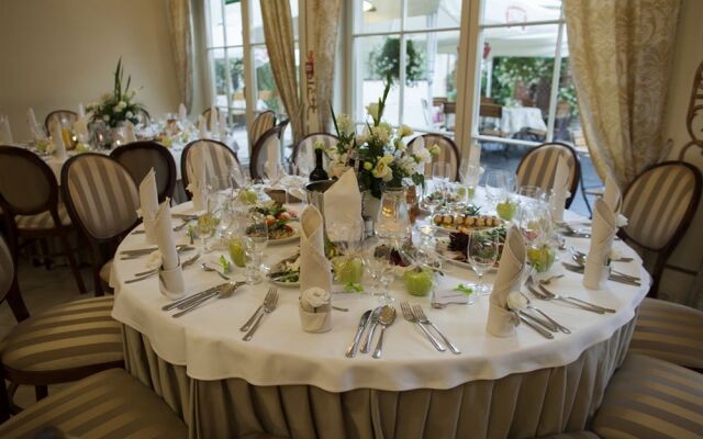 Villa Estera - Hotel & Restauracja
